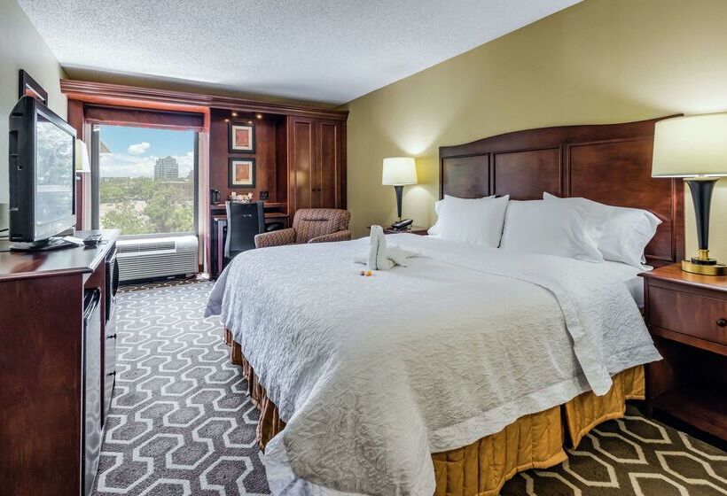 هتل Hampton Inn Tampainternational Airport/westshore