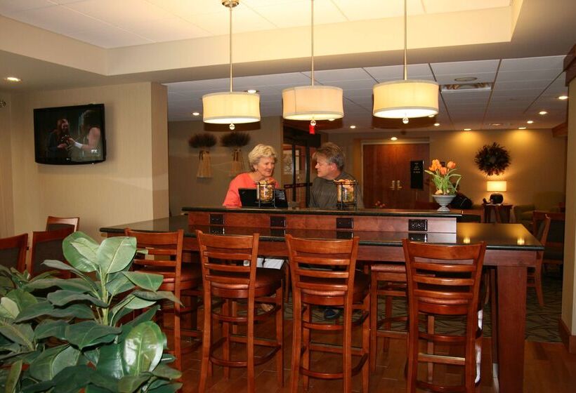 هتل Hampton Inn Wheeling