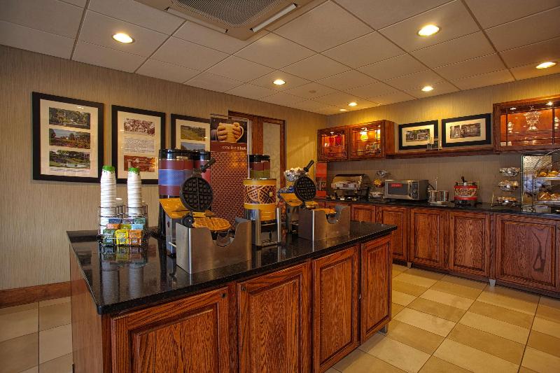 هتل Hampton Inn Wheeling