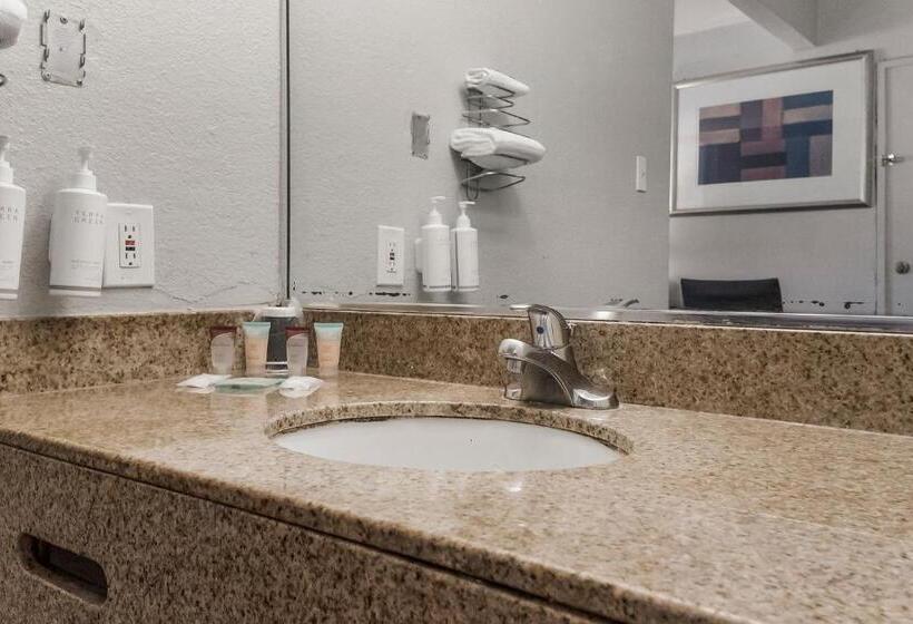 Отель Heritage Inn Express Hayward