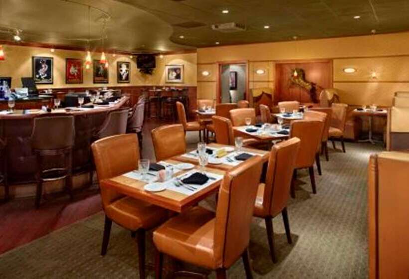 هتل Doubletree By Hilton Akron Fairlawn