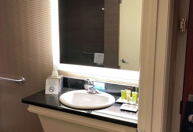 هتل Doubletree By Hilton Akron Fairlawn