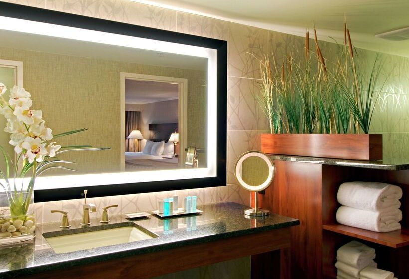 هتل Doubletree By Hilton Akron Fairlawn