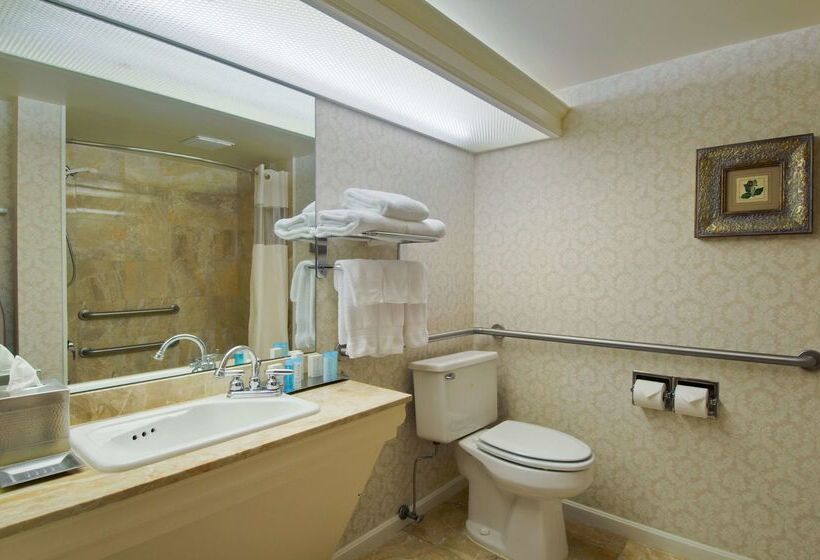 هتل Doubletree By Hilton Akron Fairlawn