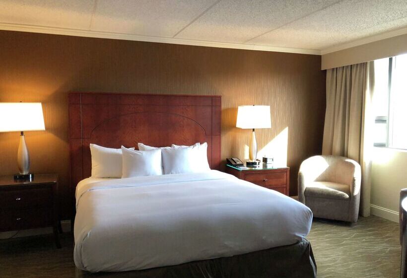 هتل Doubletree By Hilton Akron Fairlawn