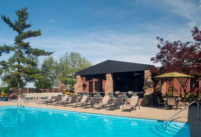 هتل Doubletree By Hilton Akron Fairlawn