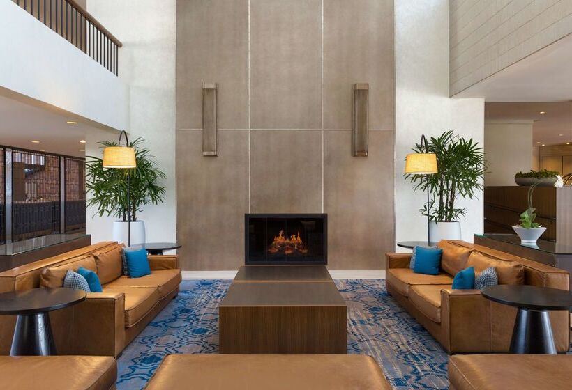 هتل Hilton Boston/dedham