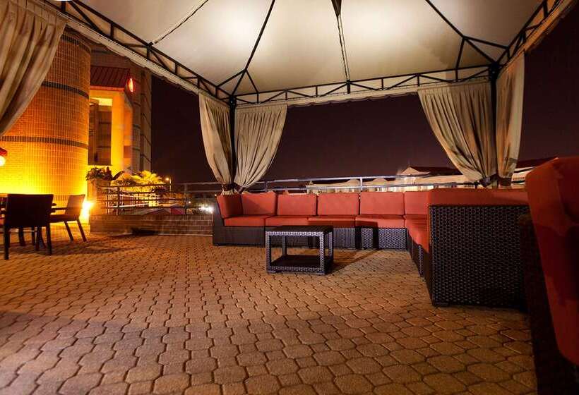 هتل Hilton Charlotte University Place
