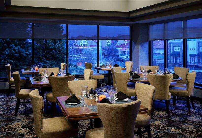 هتل Hilton Charlotte University Place
