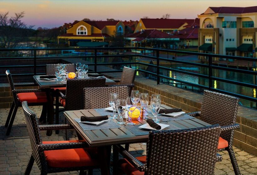 هتل Hilton Charlotte University Place