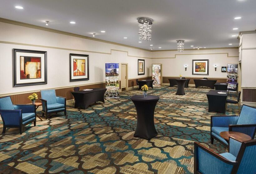 هتل Hilton Charlotte University Place