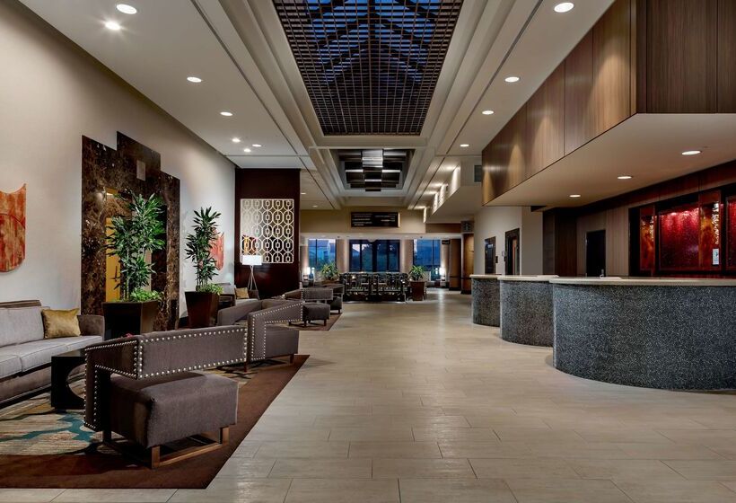 هتل Hilton Charlotte University Place
