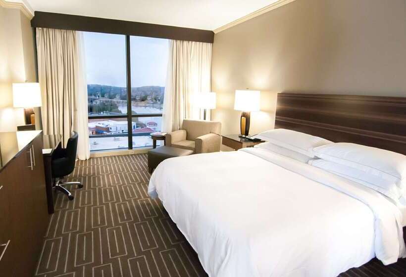 هتل Hilton Charlotte University Place