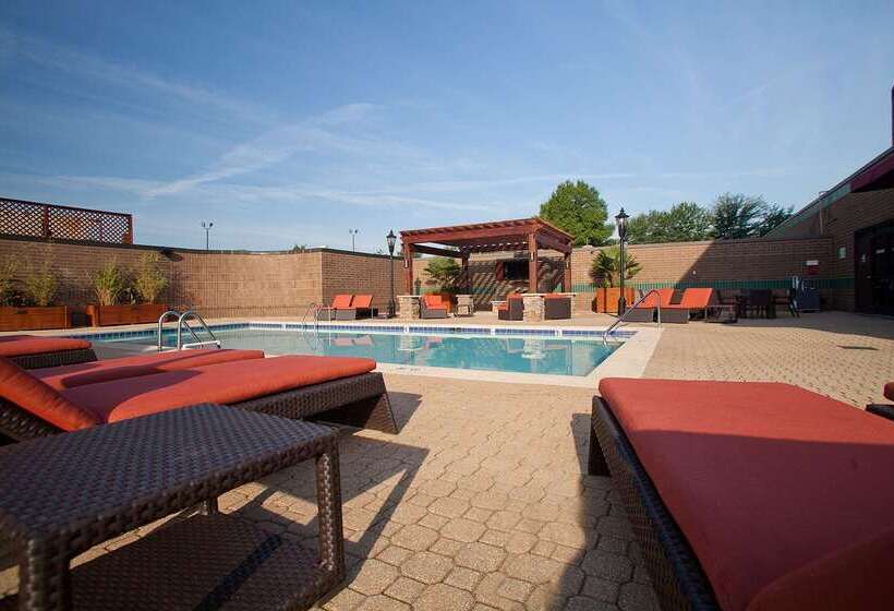 هتل Hilton Charlotte University Place