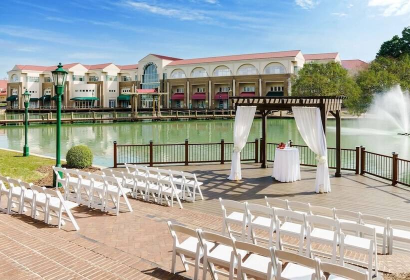 هتل Hilton Charlotte University Place