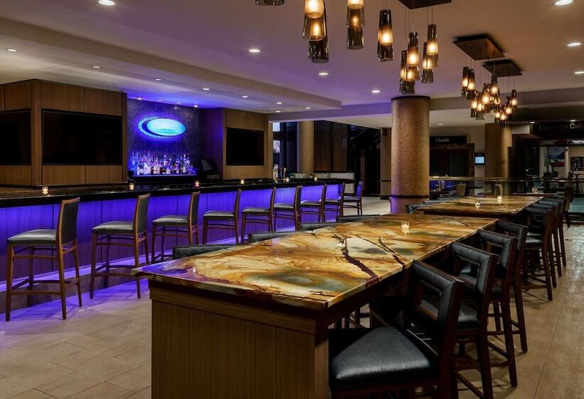 هتل Hilton Charlotte University Place