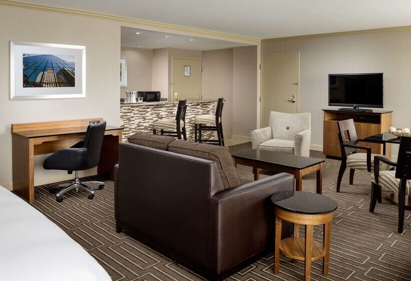 هتل Hilton Charlotte University Place