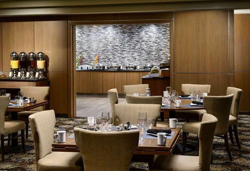 هتل Hilton Charlotte University Place