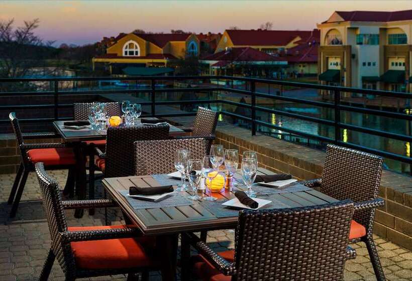 هتل Hilton Charlotte University Place
