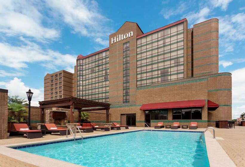 هتل Hilton Charlotte University Place