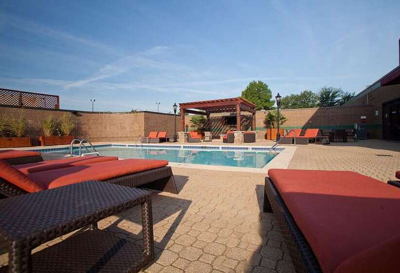 هتل Hilton Charlotte University Place