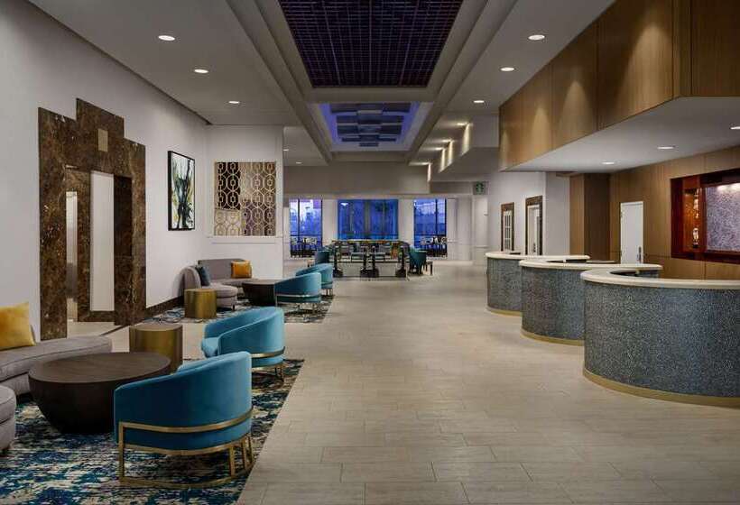 هتل Hilton Charlotte University Place