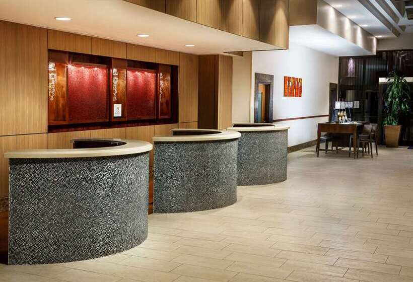 هتل Hilton Charlotte University Place
