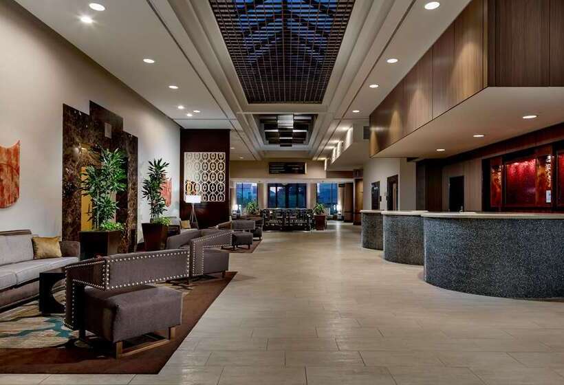 هتل Hilton Charlotte University Place