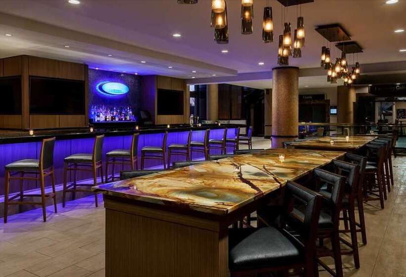 هتل Hilton Charlotte University Place
