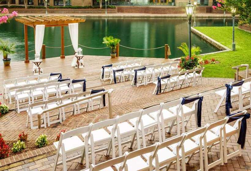 هتل Hilton Charlotte University Place