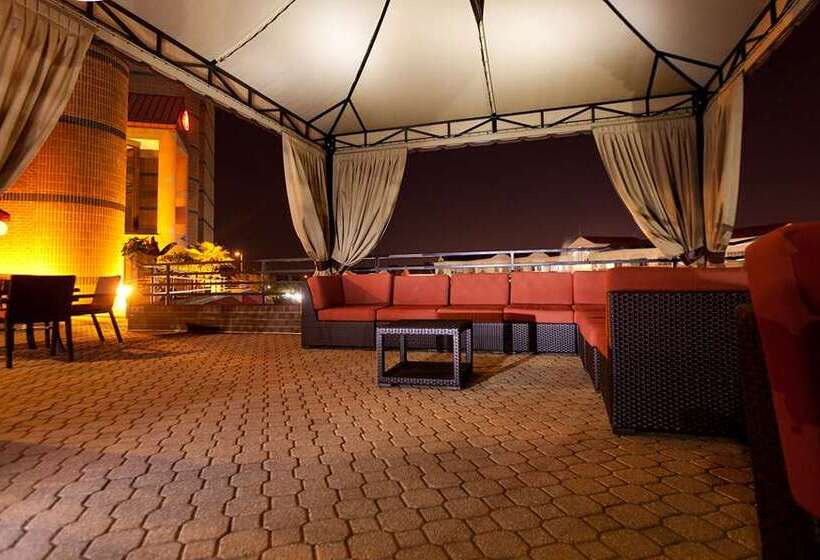 هتل Hilton Charlotte University Place
