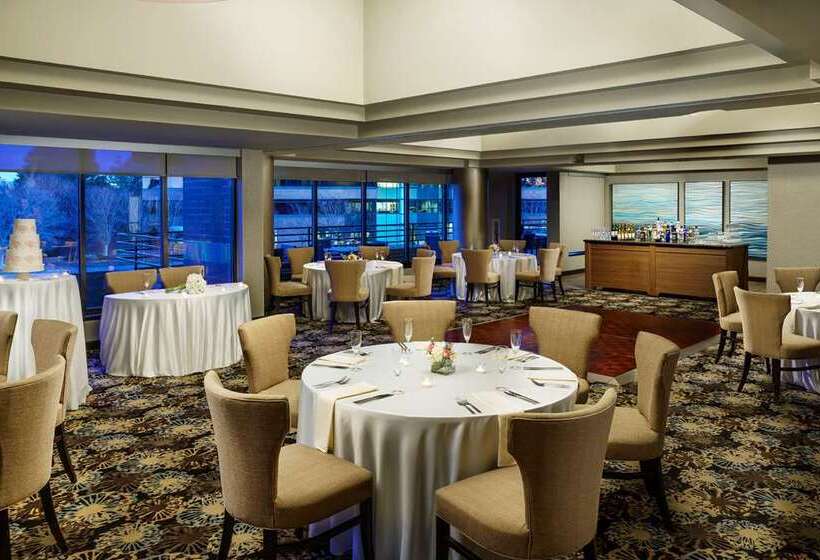 هتل Hilton Charlotte University Place