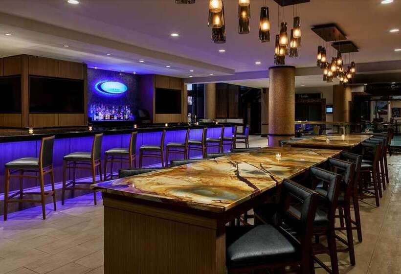 هتل Hilton Charlotte University Place