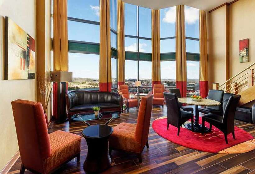 هتل Hilton Charlotte University Place
