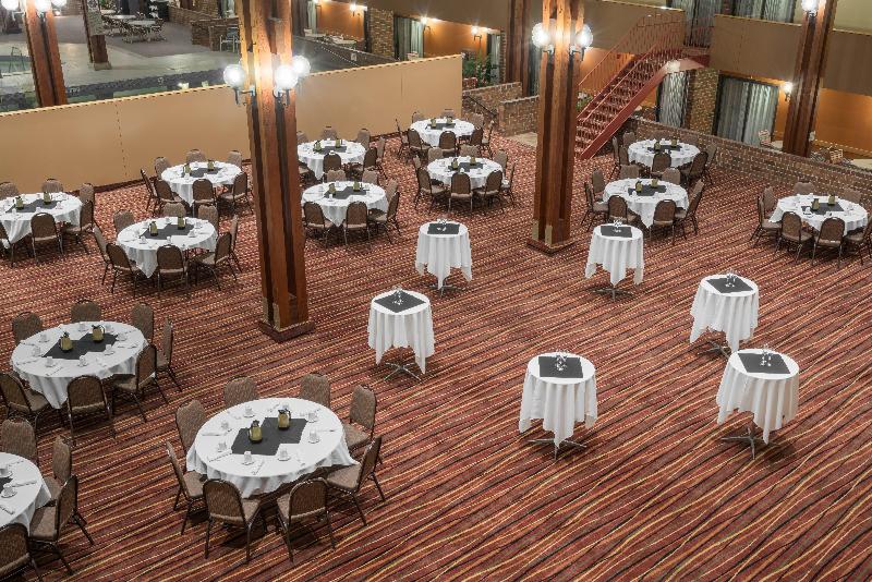 هتل Holiday Inn & Suites St. Cloud, An Ihg