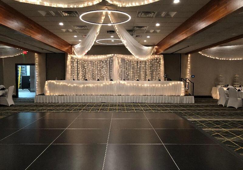 هتل Holiday Inn & Suites St. Cloud, An Ihg