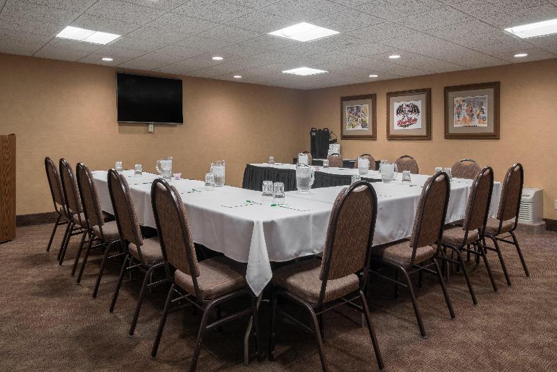 هتل Holiday Inn & Suites St. Cloud, An Ihg