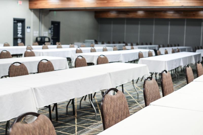هتل Holiday Inn & Suites St. Cloud, An Ihg