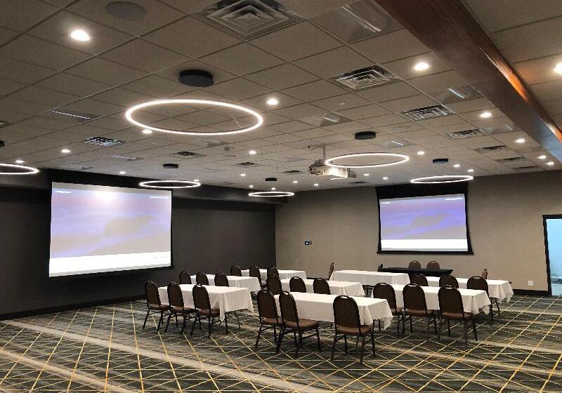 هتل Holiday Inn & Suites St. Cloud, An Ihg