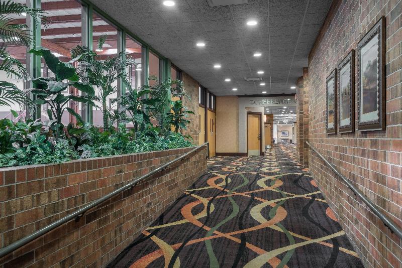 هتل Holiday Inn & Suites St. Cloud, An Ihg