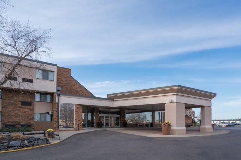 هتل Holiday Inn & Suites St. Cloud, An Ihg