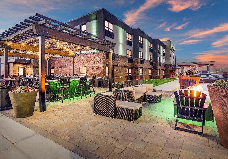 هتل Holiday Inn & Suites St. Cloud, An Ihg