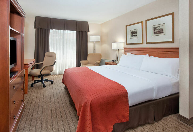 Отель Holiday Inn Country Club Plaza