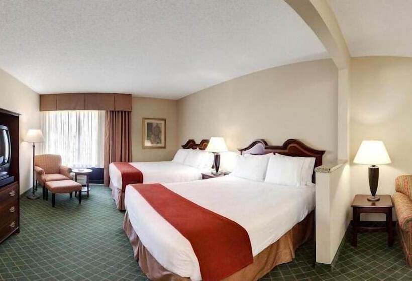 هتل Holiday Inn Express  & Suites Cape Girardeau I55