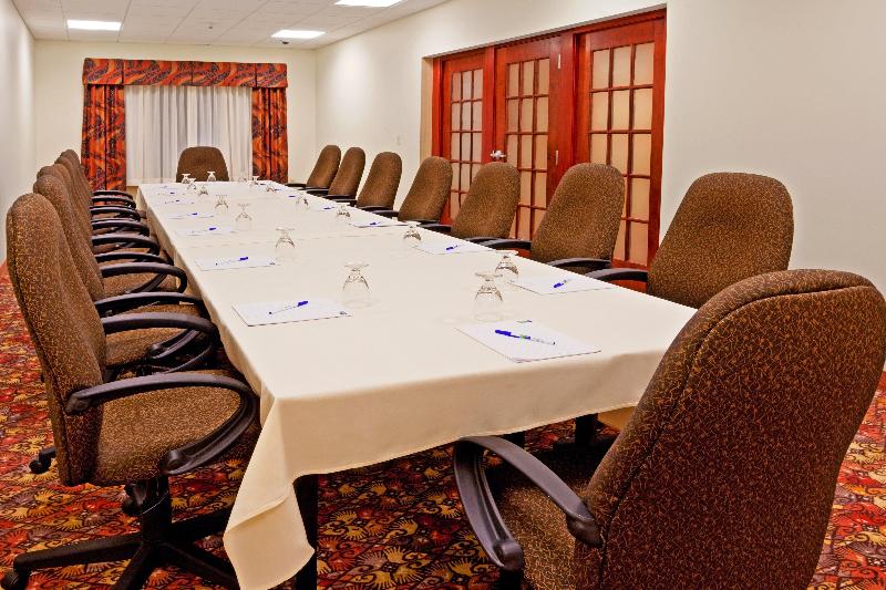 בית מלון כפרי Holiday Inn Express  & Suites Latham