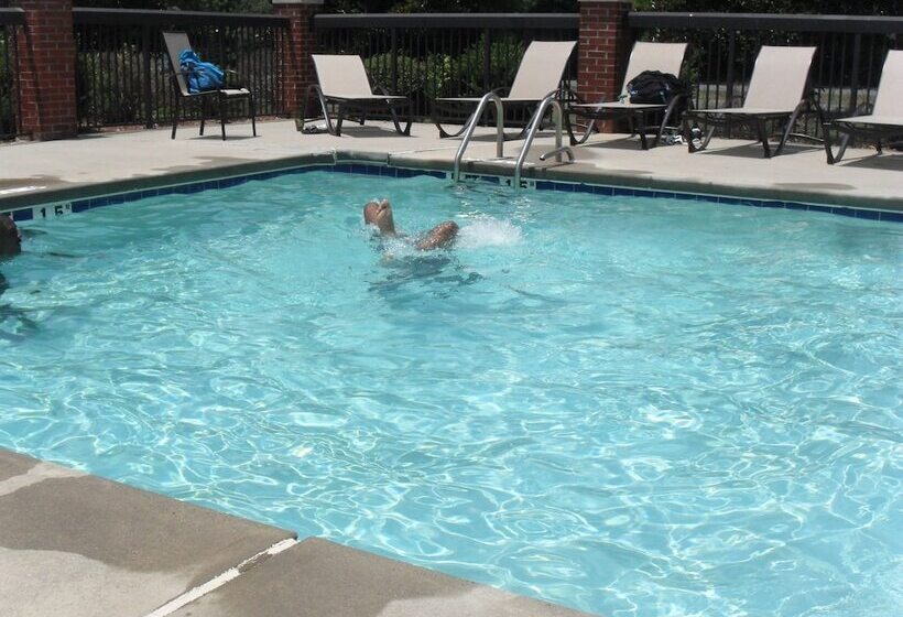 호텔 Holiday Inn Express & Suites Reidsville, An Ihg