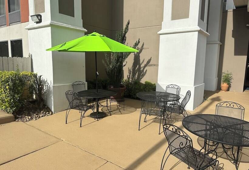 Отель Holiday Inn Express Forsyth, An Ihg