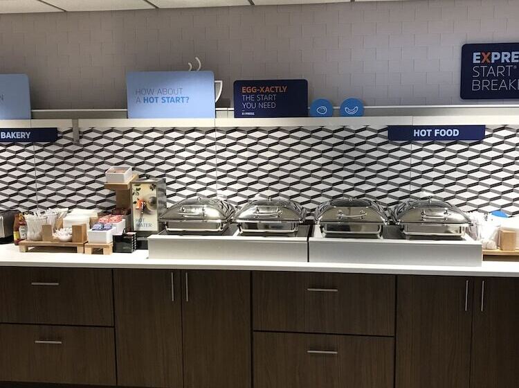 هتل Holiday Inn Express Memphis Medical Center   Midtown, An Ihg