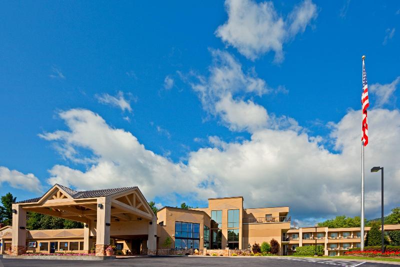 هتل Holiday Inn Resort Lake George, An Ihg