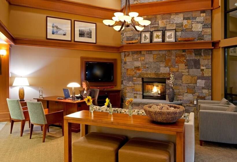 هتل Holiday Inn Resort Lake George, An Ihg